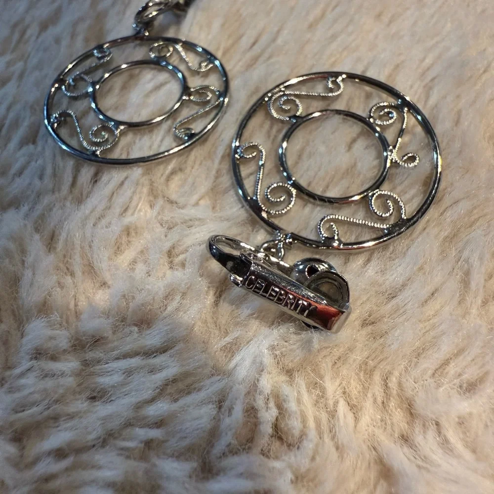 Vintage Signed Celebrity Silver Tone‎ Metal Round Disc Drop Clip On Earrings